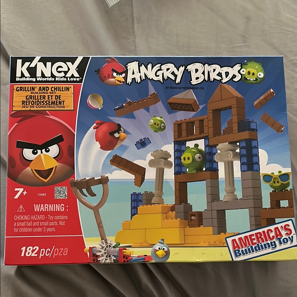 K’Nex Angry Birds Building Set - Grillin’ and Chillin’ 182 pieces